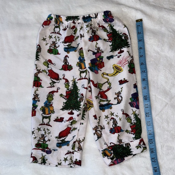🎄 The Grinch Pajamas 🎄 - Picture 9 of 12